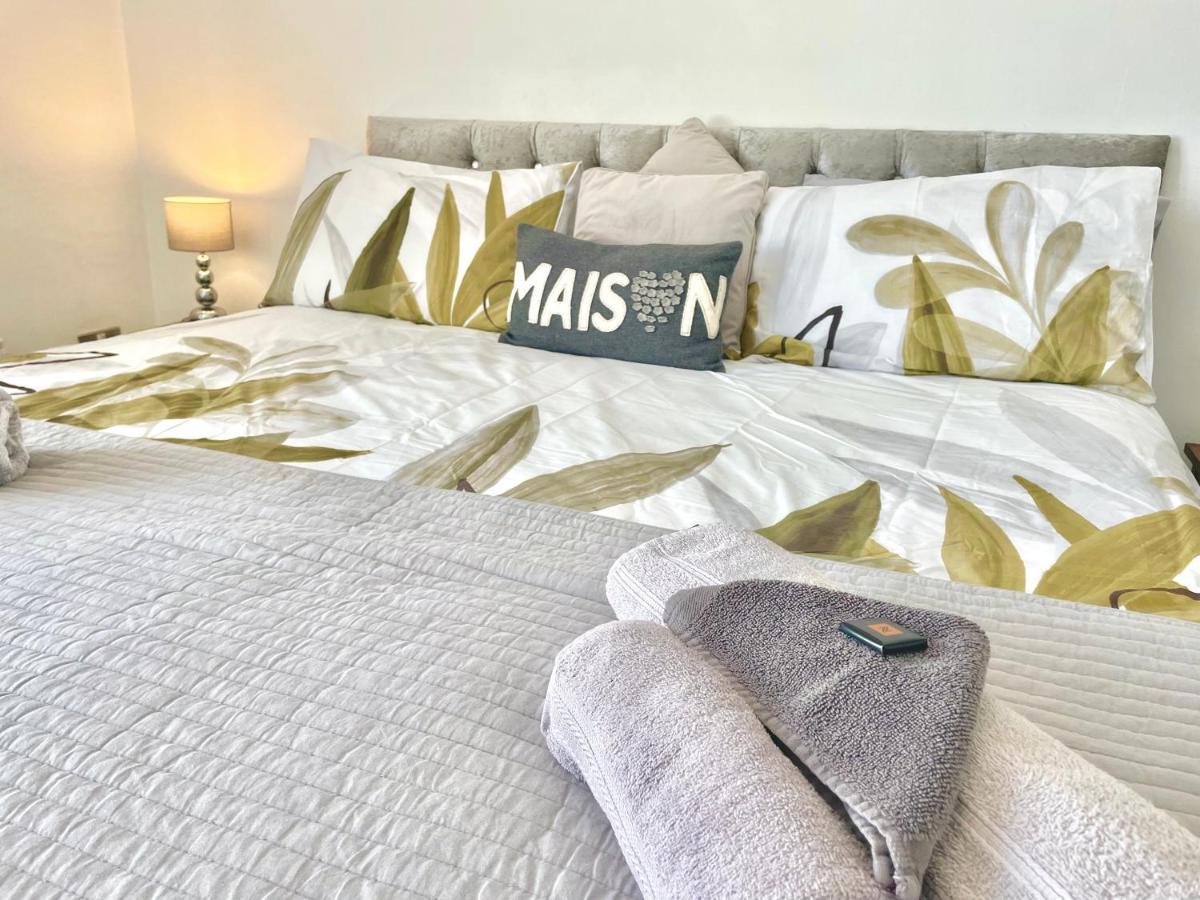 Entire Holiday Home In Blackpool With Free Parking And A Private Patio Garden Luaran gambar