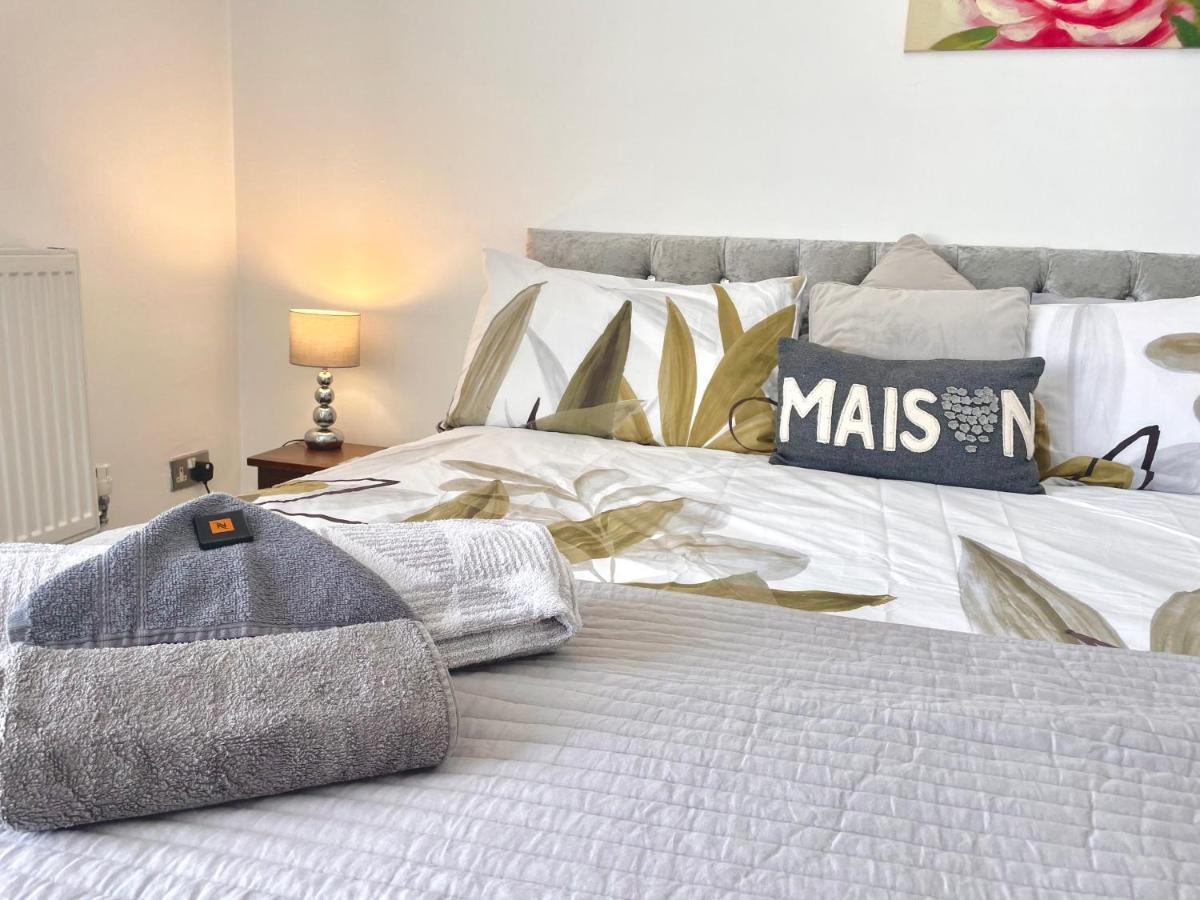 Entire Holiday Home In Blackpool With Free Parking And A Private Patio Garden Luaran gambar