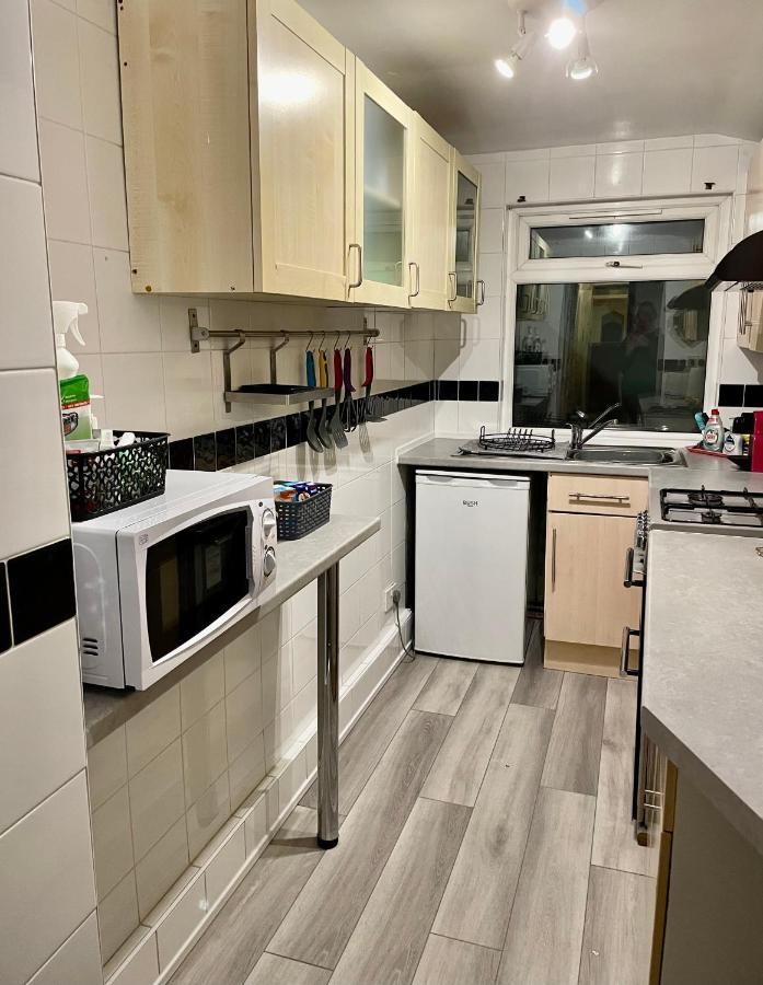 Entire Holiday Home In Blackpool With Free Parking And A Private Patio Garden Luaran gambar