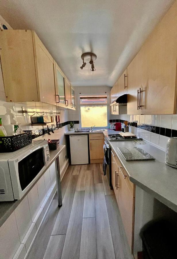 Entire Holiday Home In Blackpool With Free Parking And A Private Patio Garden Luaran gambar