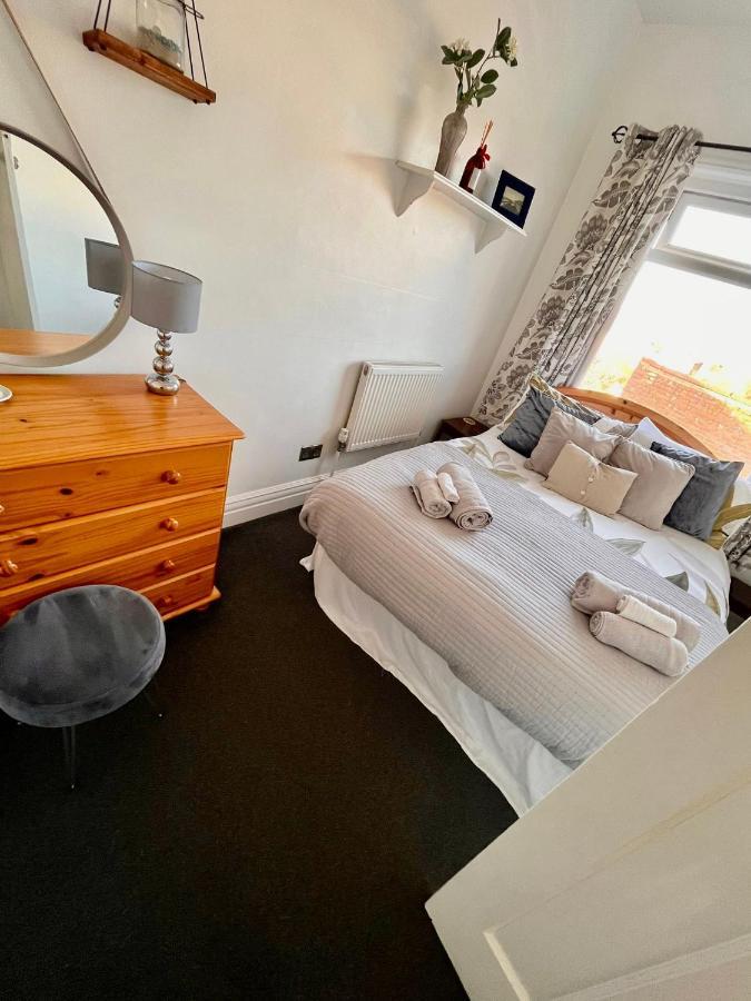 Entire Holiday Home In Blackpool With Free Parking And A Private Patio Garden Luaran gambar