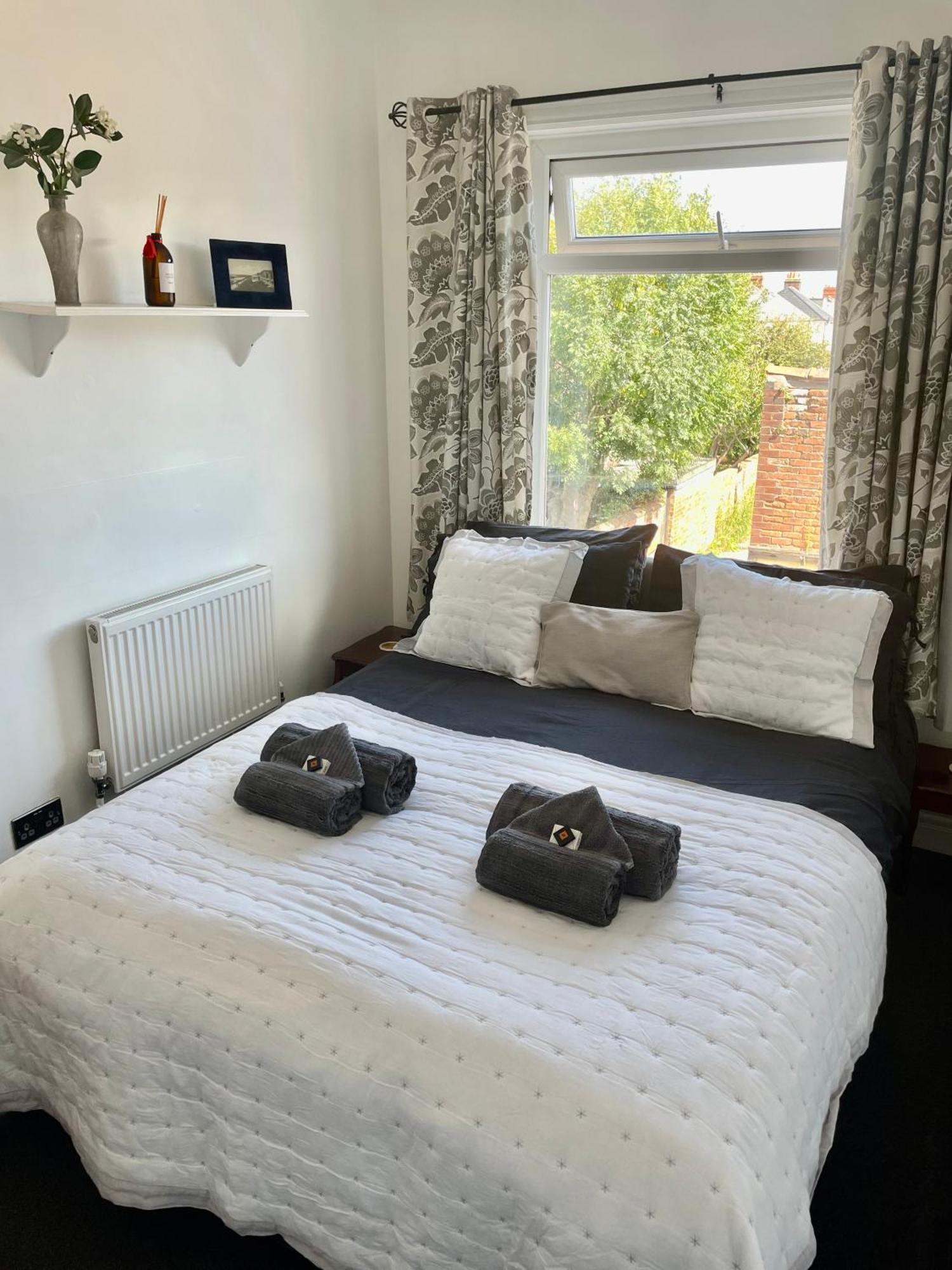 Entire Holiday Home In Blackpool With Free Parking And A Private Patio Garden Luaran gambar